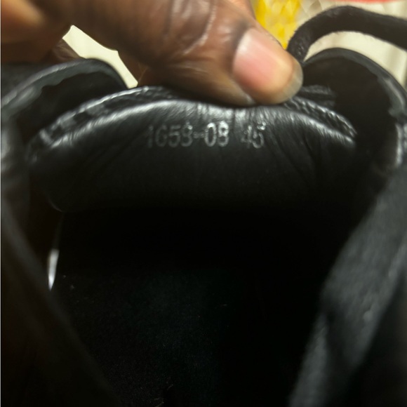 Authentic Louis Vuitton Men’s sneakers - Picture 9 of 9